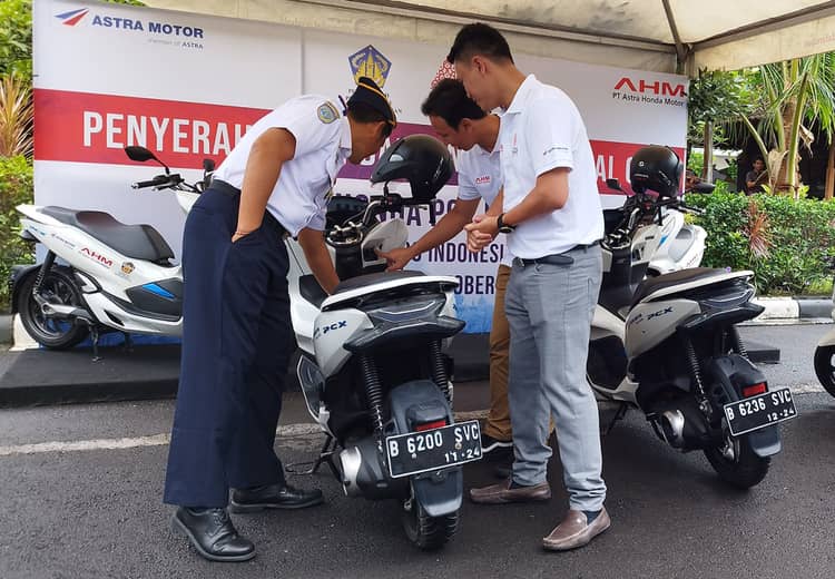 AHM serahkan kendaraan listrik