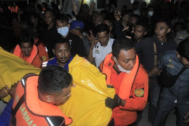Kapal cantika 77 terbakar