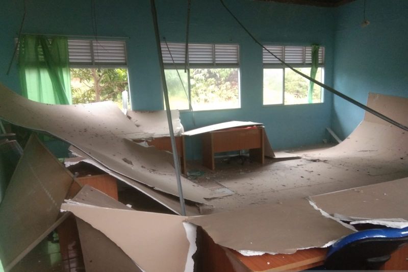 Angin rusak sekolah di Bintan