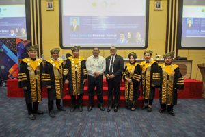 Peraih doktor pertama universitas batam