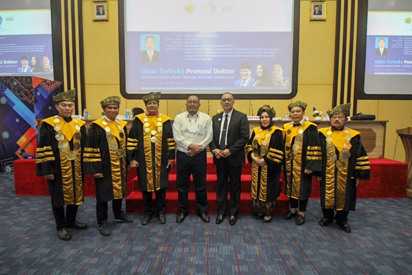 Peraih doktor pertama universitas batam