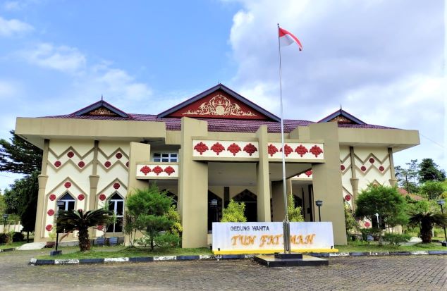 gedung wanita tun fatimah