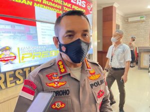 Pencurian lampu penerangan jalan