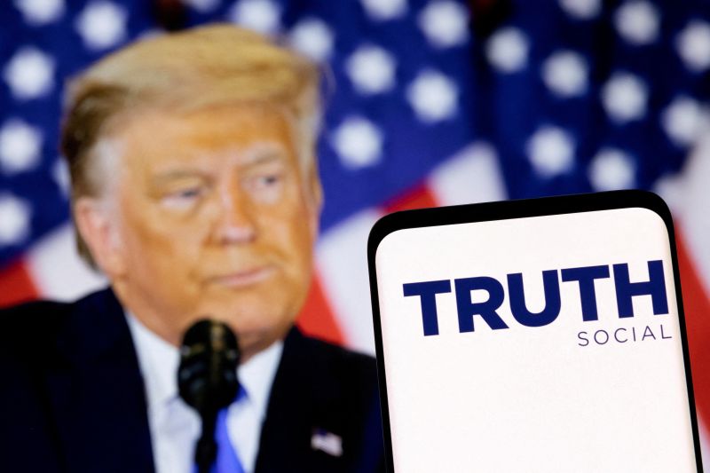 akun facebook donald trump