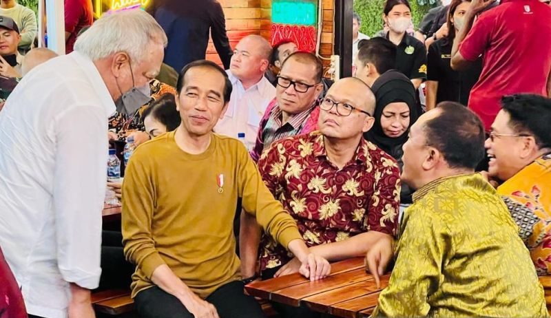 Presiden jokowi makan duren