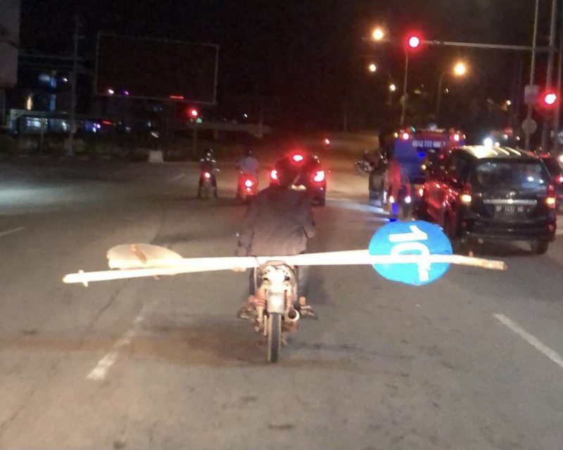 Pencuri rambu lalu lintas