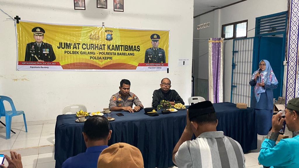 Warga kecamatan galang