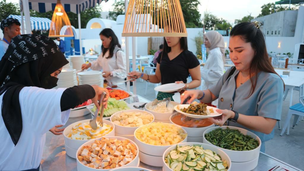 buka puasa bernuansa santorini