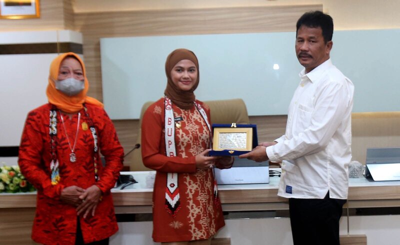 bupati nunukan ke batam