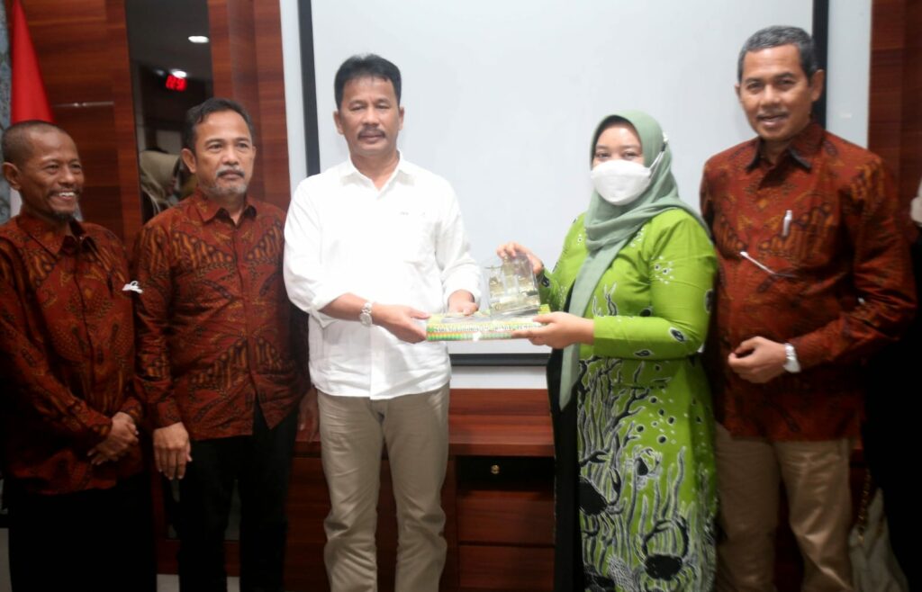 dprd pemalang ke batam