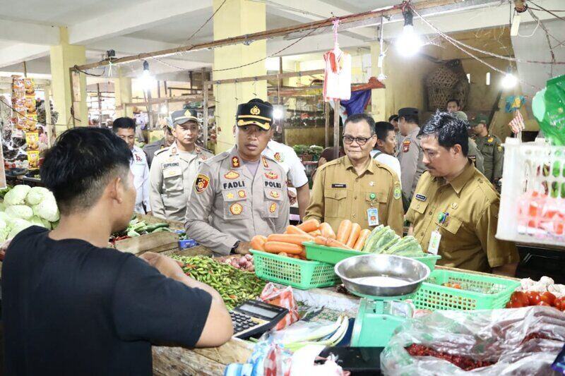 kapolres lingga cek sembako