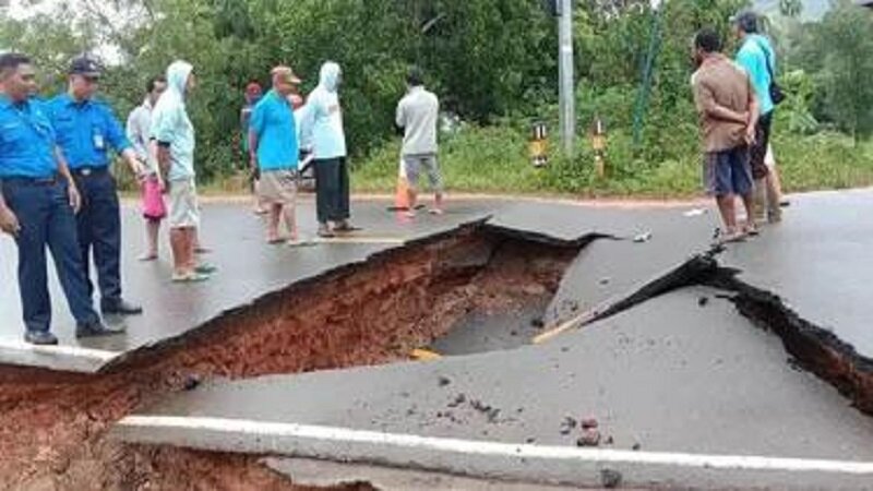 jalan trans barelang ambles