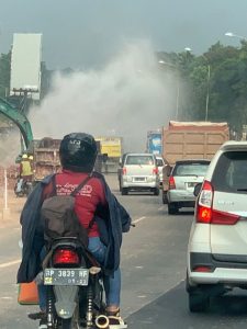 Pipa air bocor di Batam