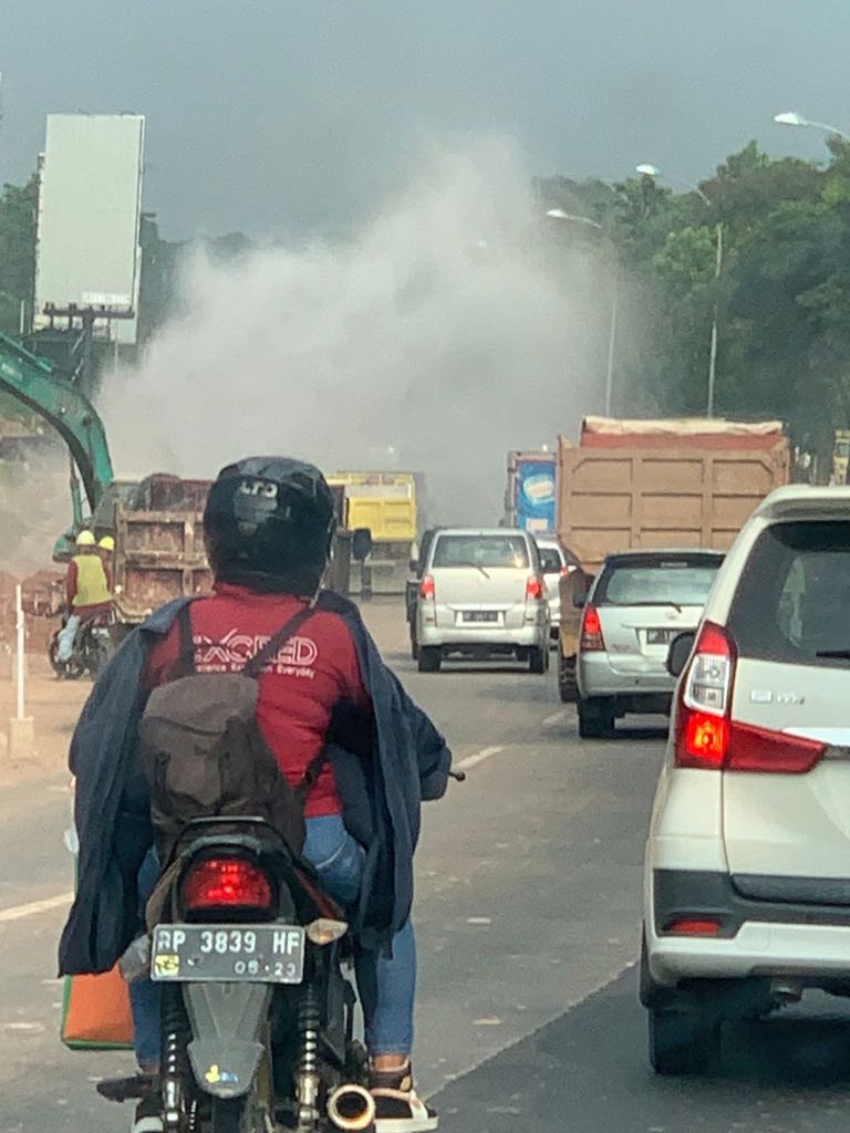 Pipa air bocor di Batam