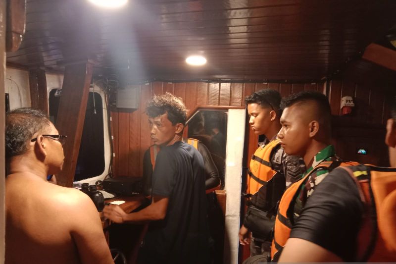 Kapal rusak di mentawai