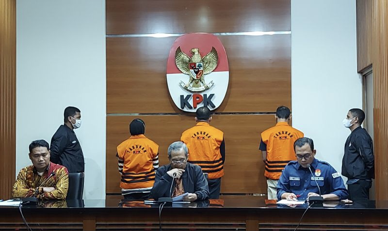 Bupati meranti tersangka