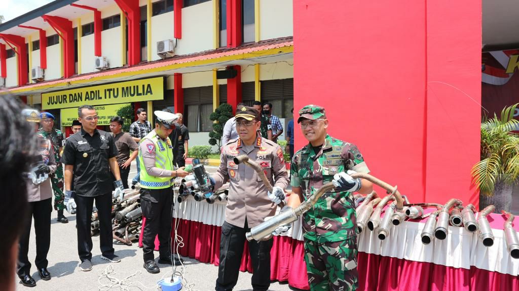 operasi pekat