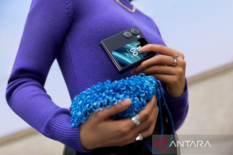 ponsel lipat diminati konsumen