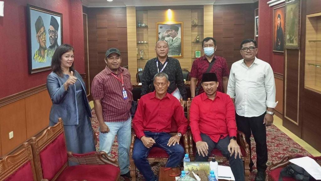 Pedagang pakaian bekas impor batam