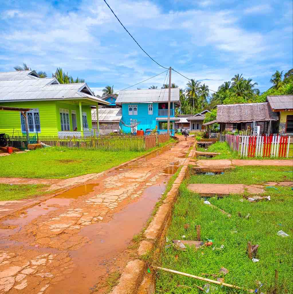Kampung senempek lingga