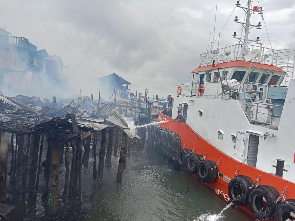 Wali kota kebakaran buluh