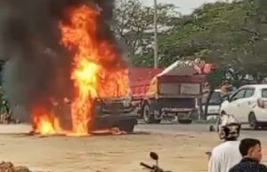 mobil terbakar jalan cendana