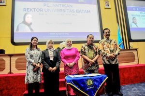 Indrayani rektor universitas batam