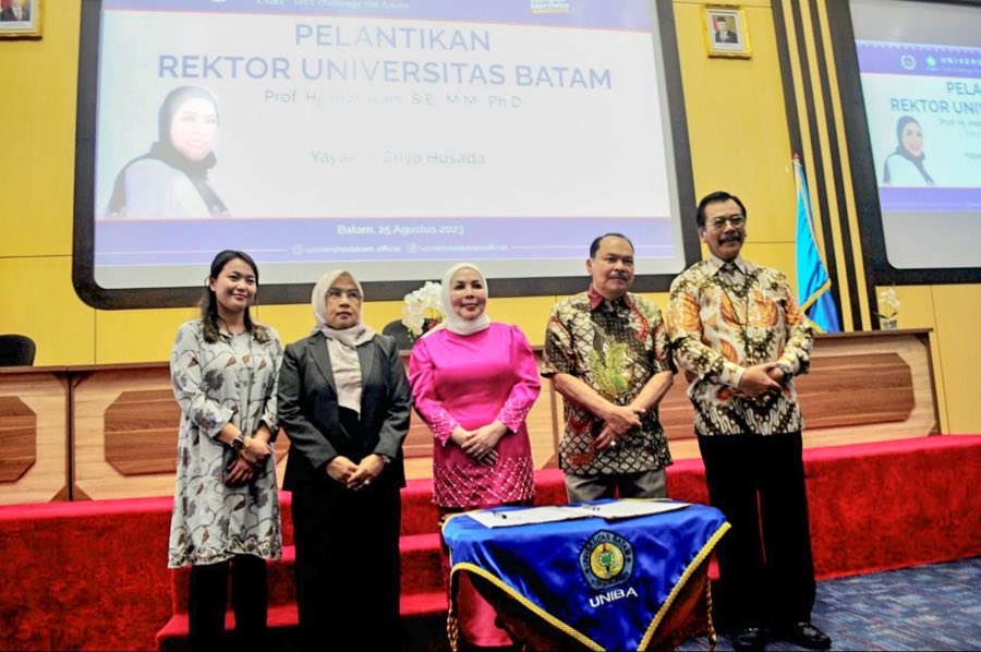Indrayani rektor universitas batam
