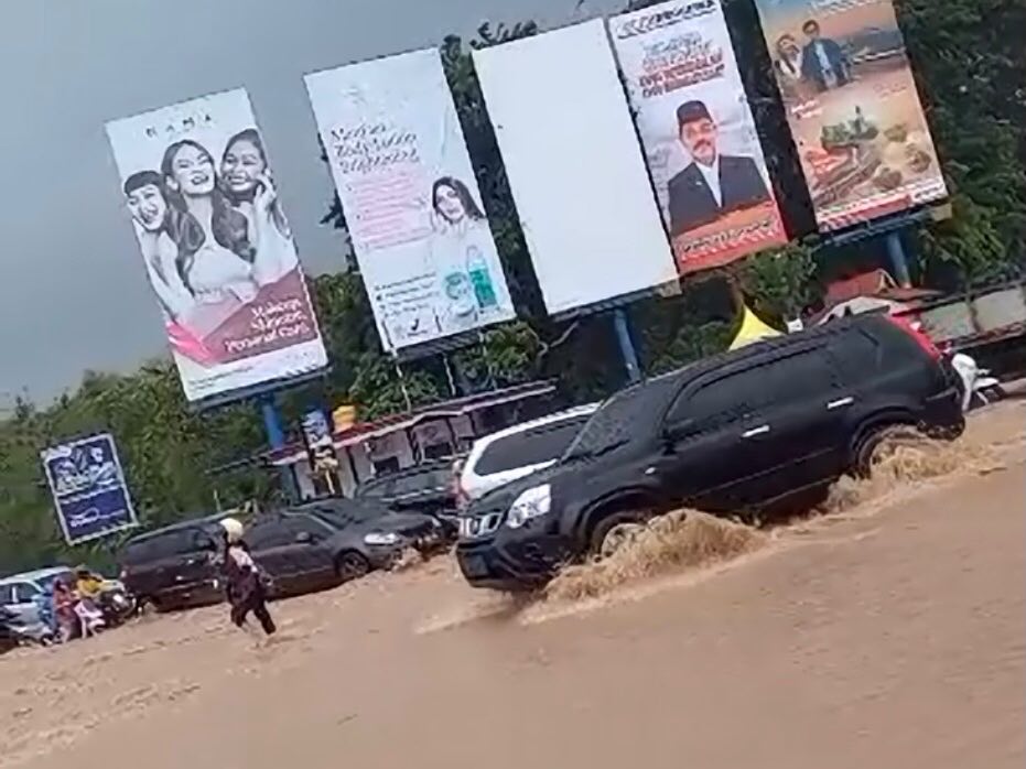 Kepri mall banjir