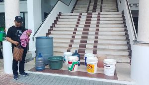 Anggota DPRD mandi di BP