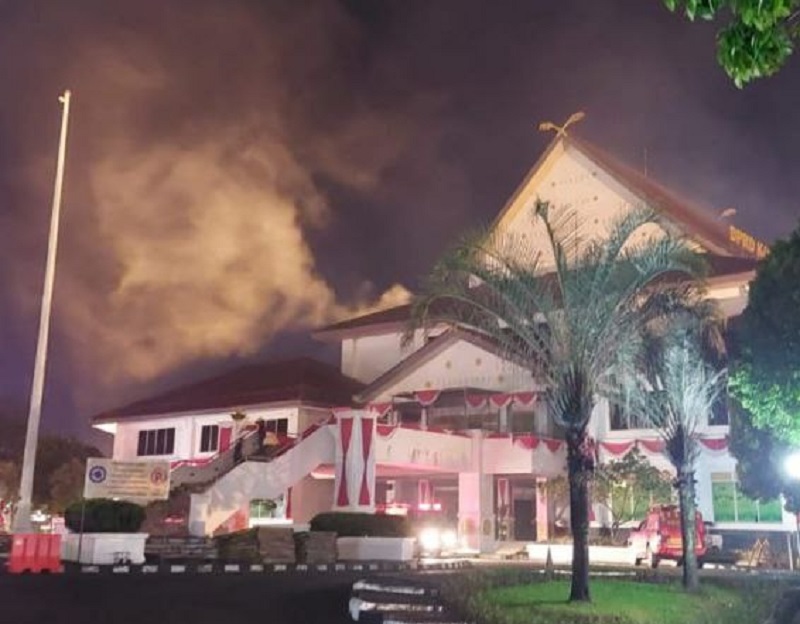 kantor DPRD Batam kebakaran