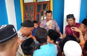 Polres Karimun Bagikan Nasi Bungkus