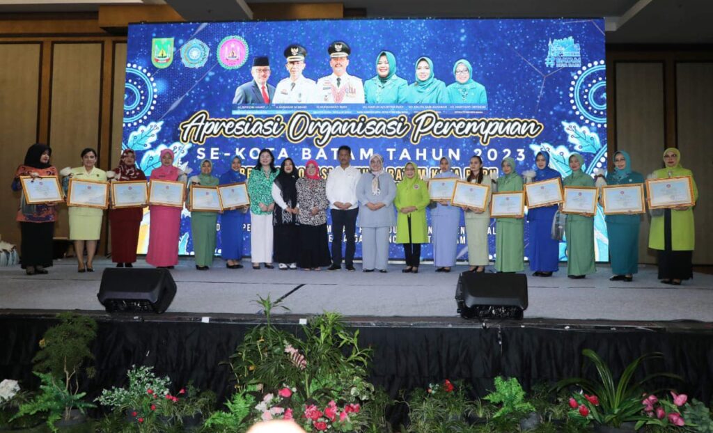 kaum perempuan bangun batam