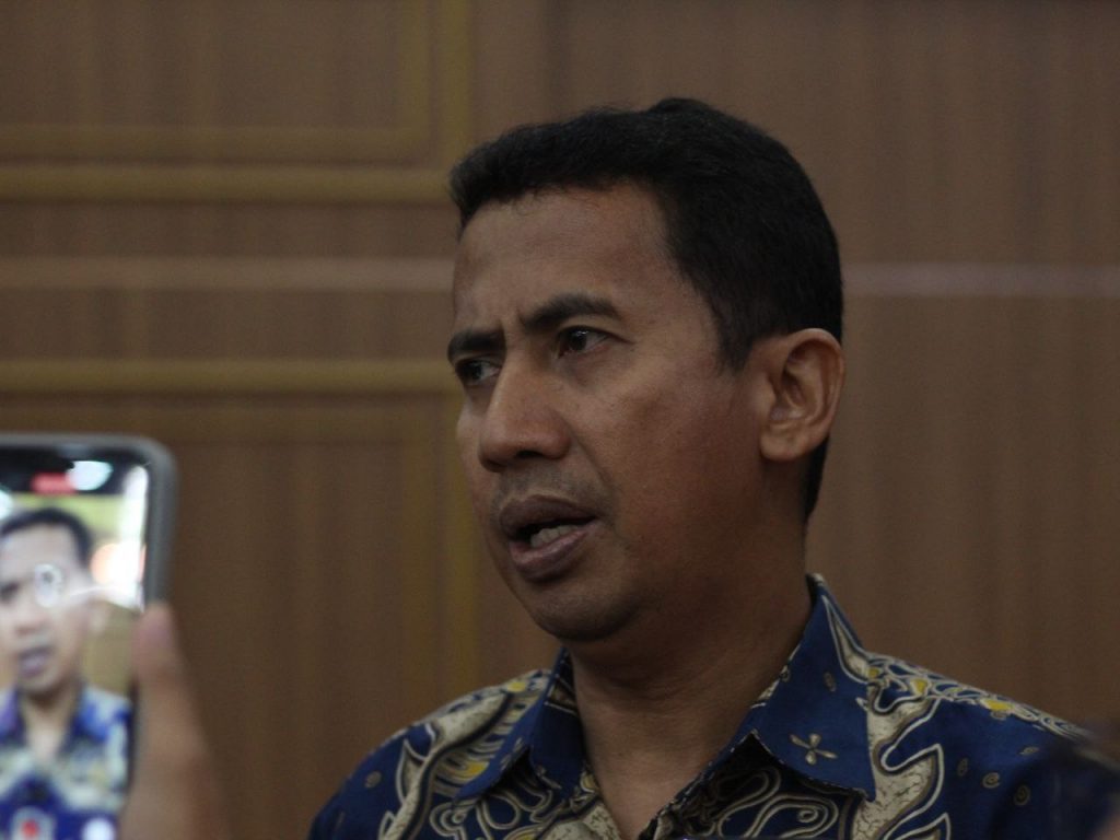 Upah lipat surat suara
