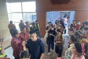 Penerbangan china-bali