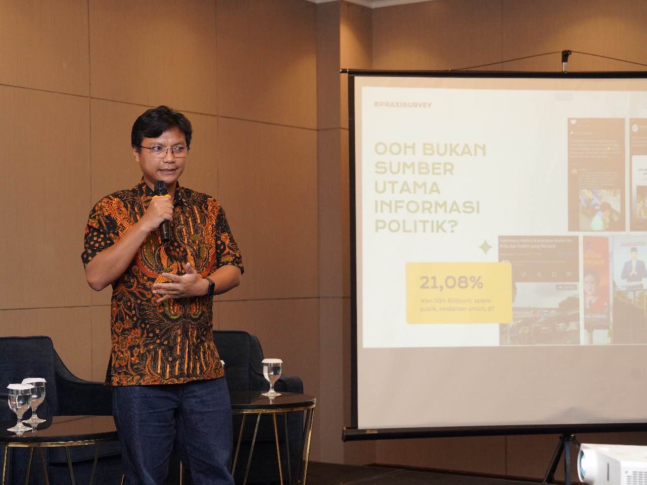 Pemasangan baliho politik