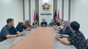 pelantikan pengurus PWI Kepri