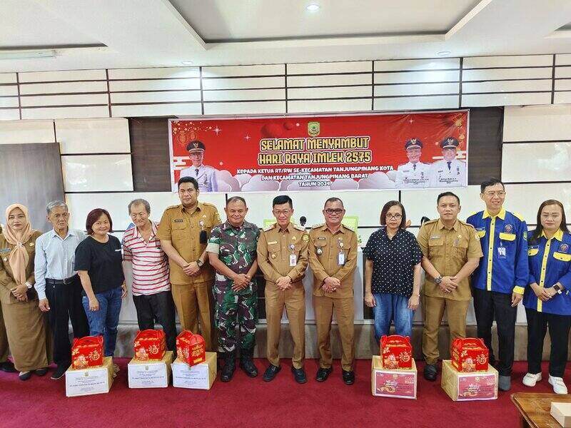 sembako untuk warga tionghoa