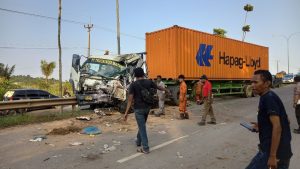 tabrakan beruntun di kabil