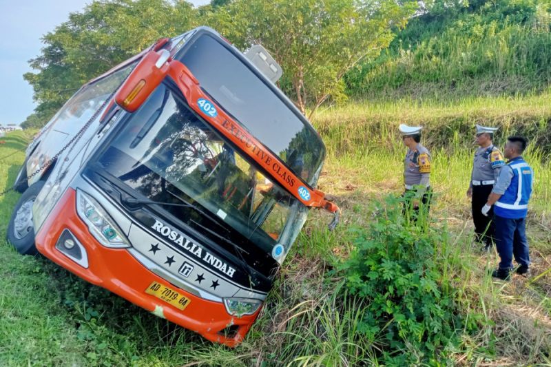 Kecelakaan Bus Rosalia Indah