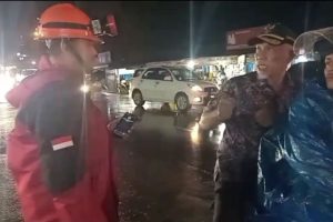 Gubernur Sumbar Mahyeldi nyaris jadi korban longsor sitinjau lauik