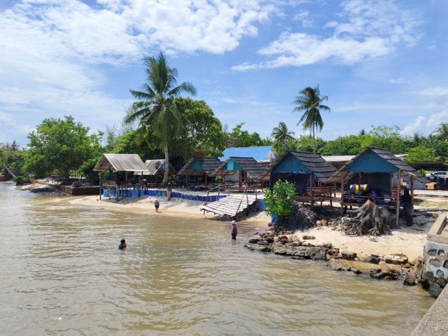 pantai pasir putih tanjung siambang