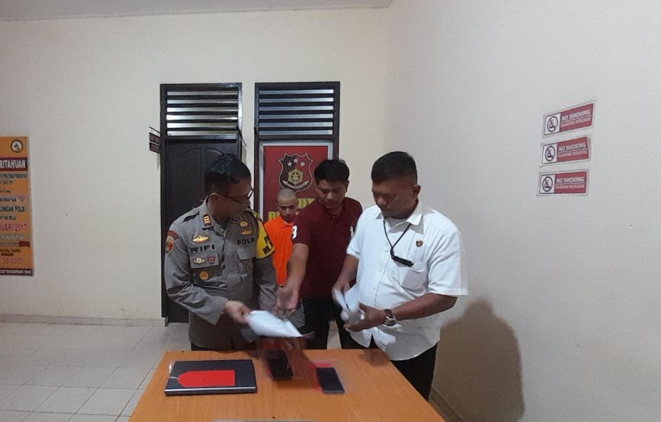 pria di tanjungpinang curi laptop