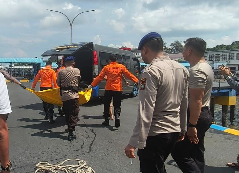 loncat dari jembatan barelang