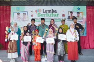 lomba bertutur