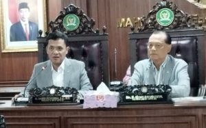 anggota dpr suap haji