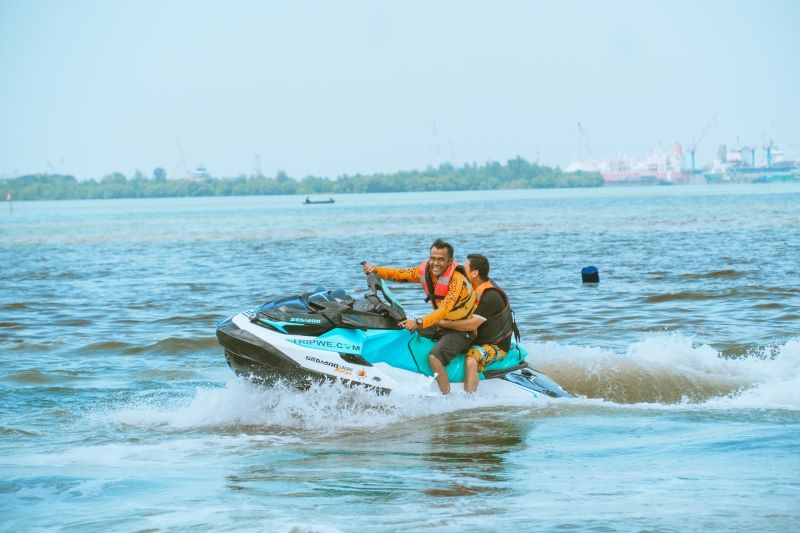 jetski harris resort waterfront