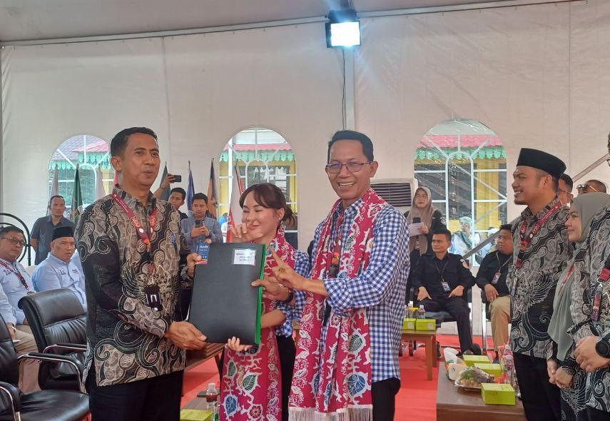 amsakar-li claudia daftar ke kpu