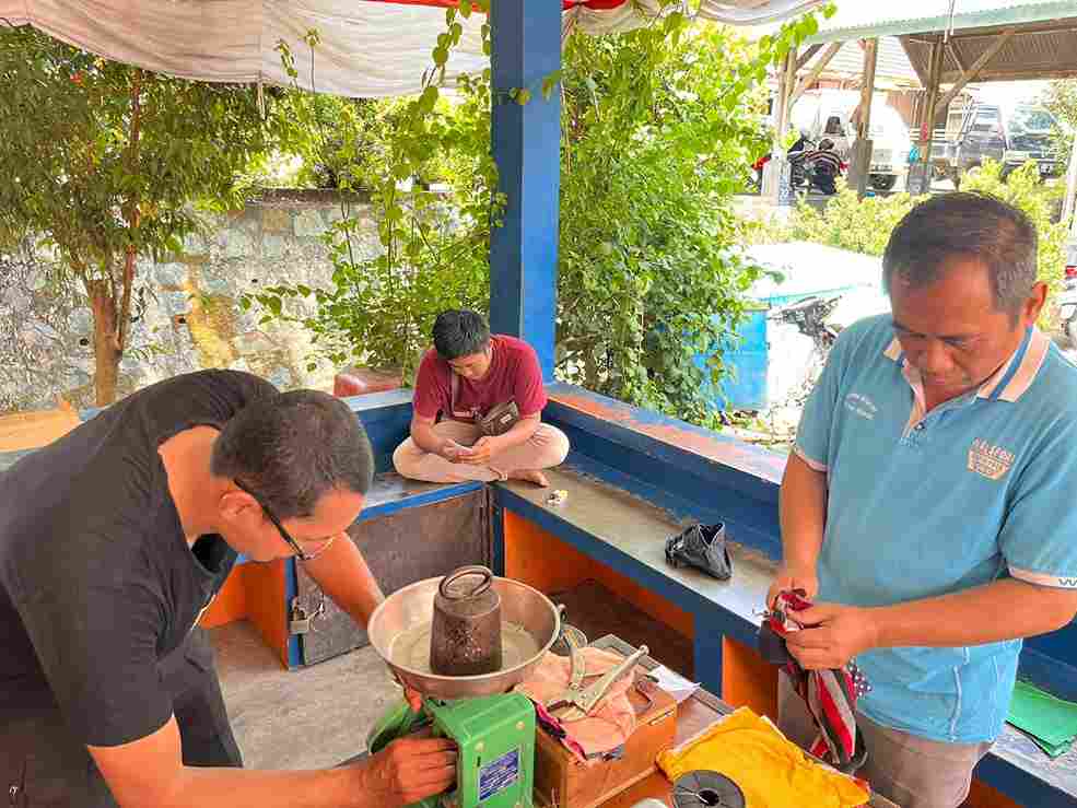 timbangan pedagang pasar bincen