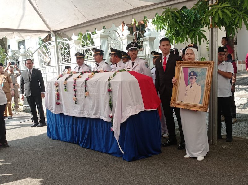 Nyat Kadir Dimakamkan